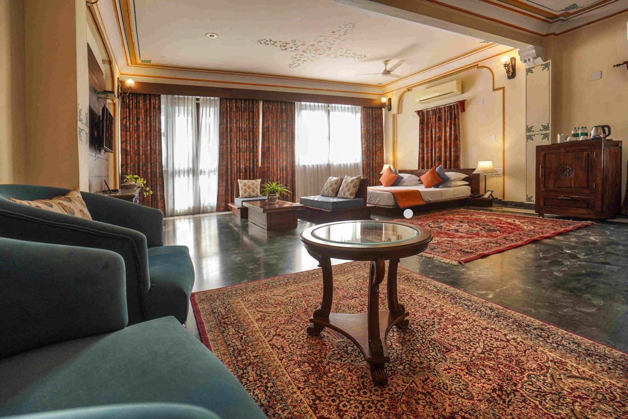 Diggi Palace - A City Center Hidden Heritage Gem Τζαϊπούρ Εξωτερικό φωτογραφία